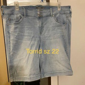sz22 Torrid Bermuda shorts